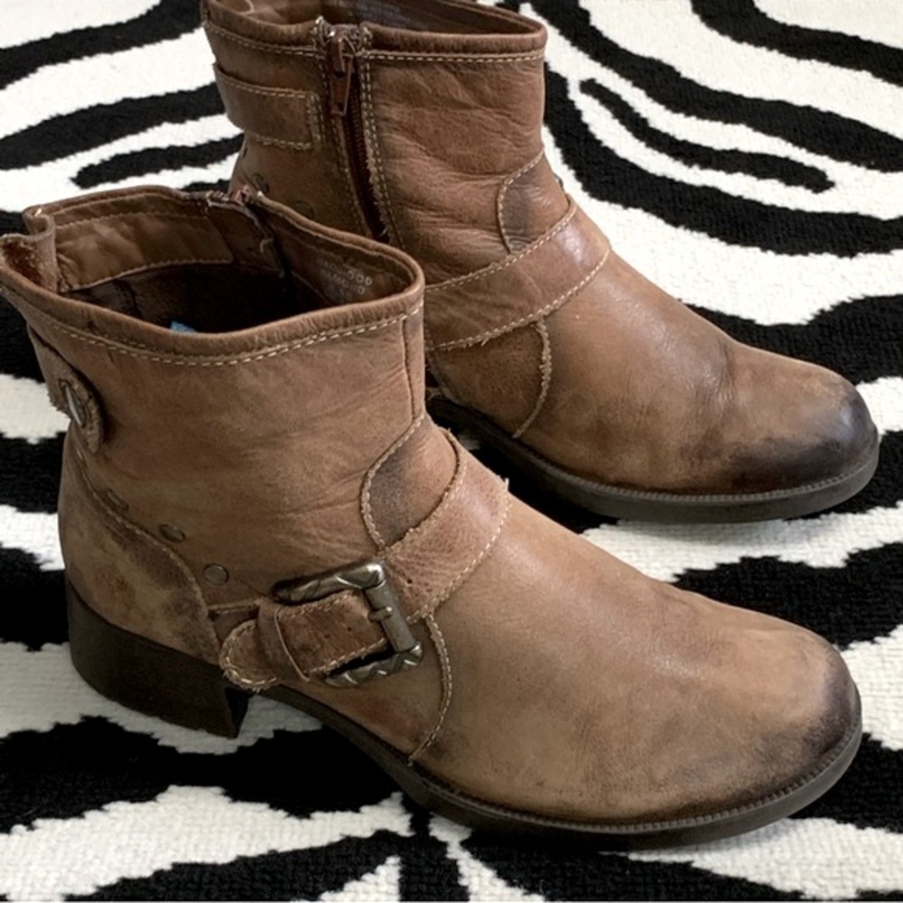 Earth | Women's Redwood Moto Boot In Distressed Almond Size 8.5